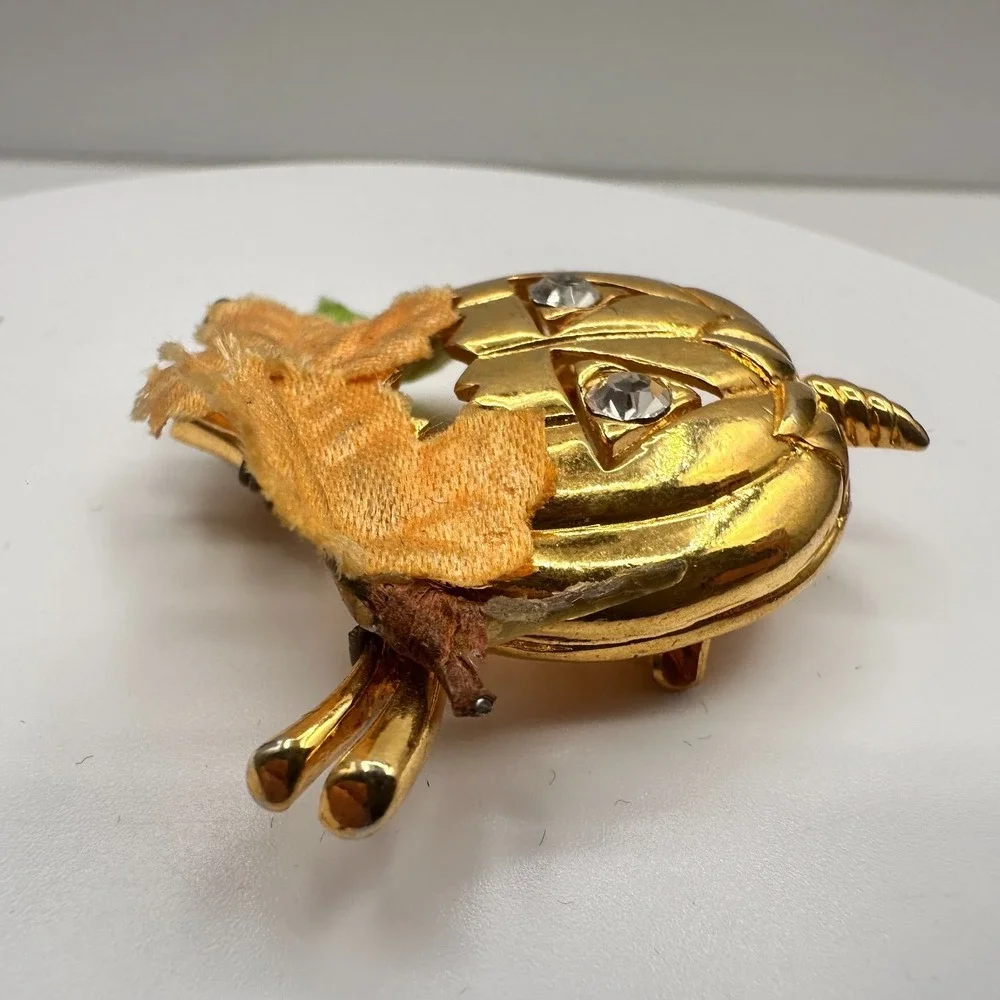 Vintage‎ 90s Halloween Pumpkin Brooch Gold Tone Clear Rhinestone Eyes Fall Leaf
